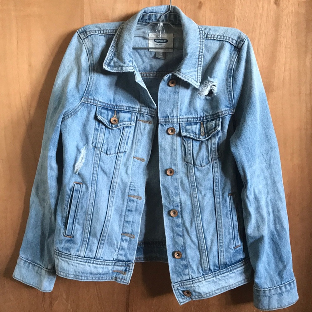 Old navy destroyed denim jacket 😍